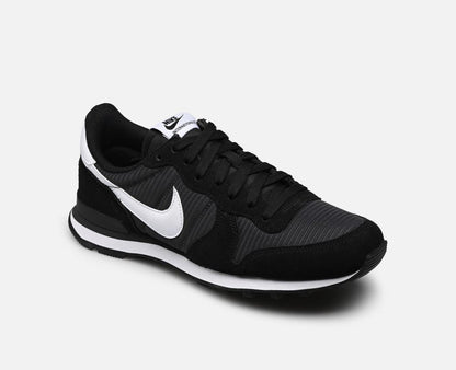 NIKE INTERNATIONALIST