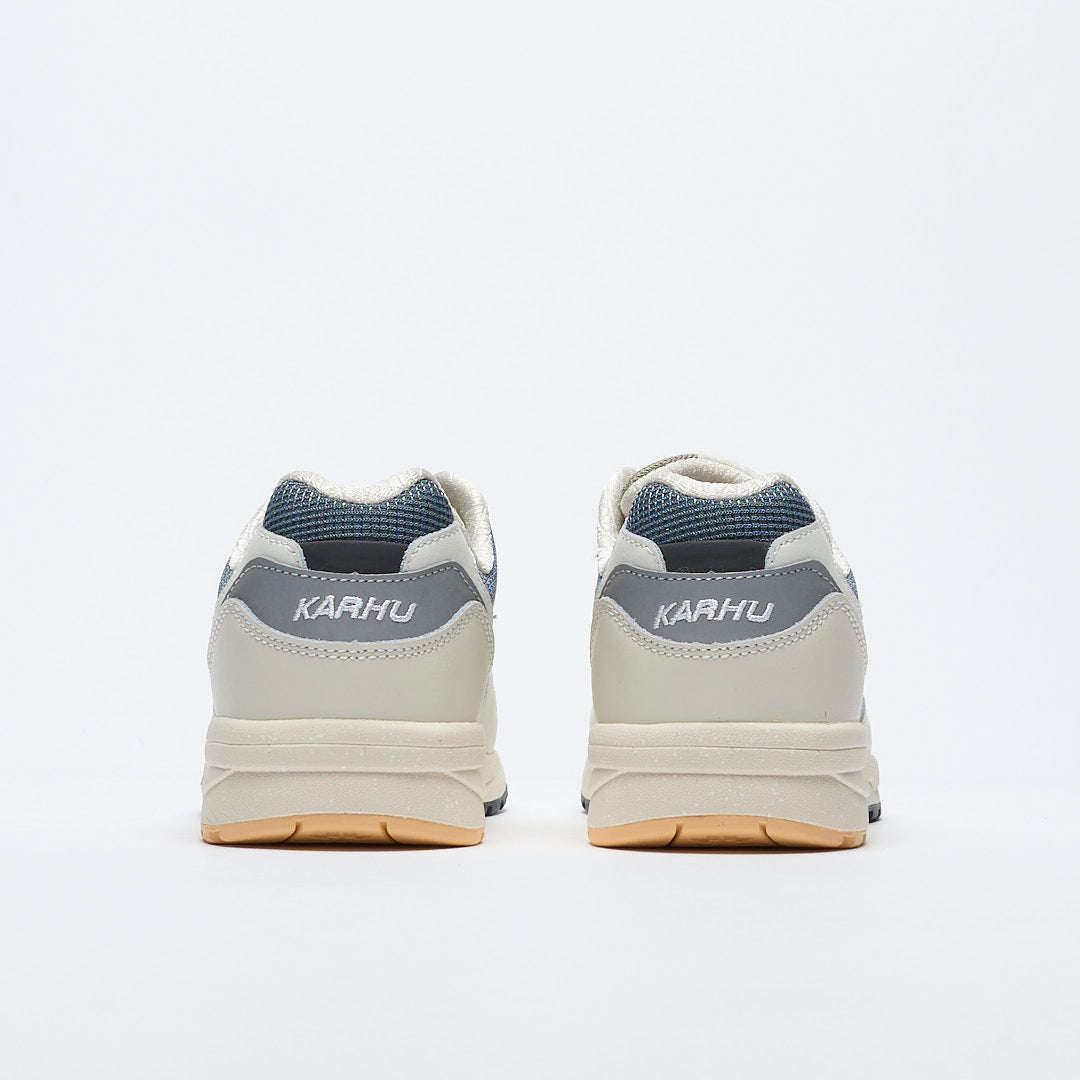 KARHU LEGACY 96 – LILY WHITE/ TRANSPARENT